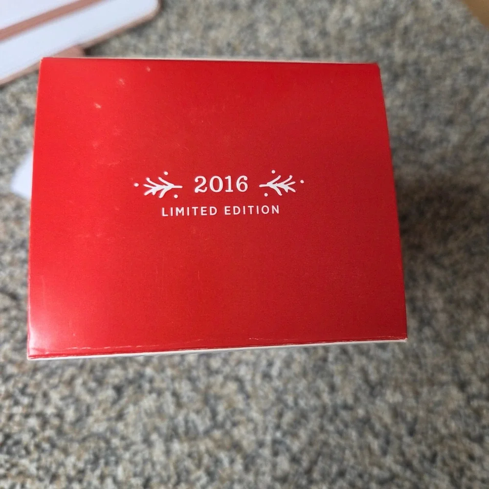 Hallmark Keepsake 2016 Lady Pine Grosbeak Beauty of Birds Limited Ornament